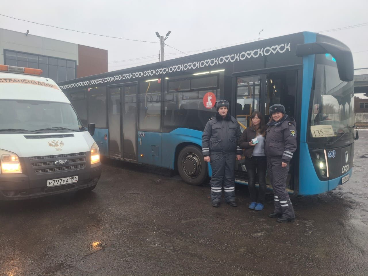 Праздничная акция от Молодежного совета Ространснадзора в Омске ко Дню работников транспорта